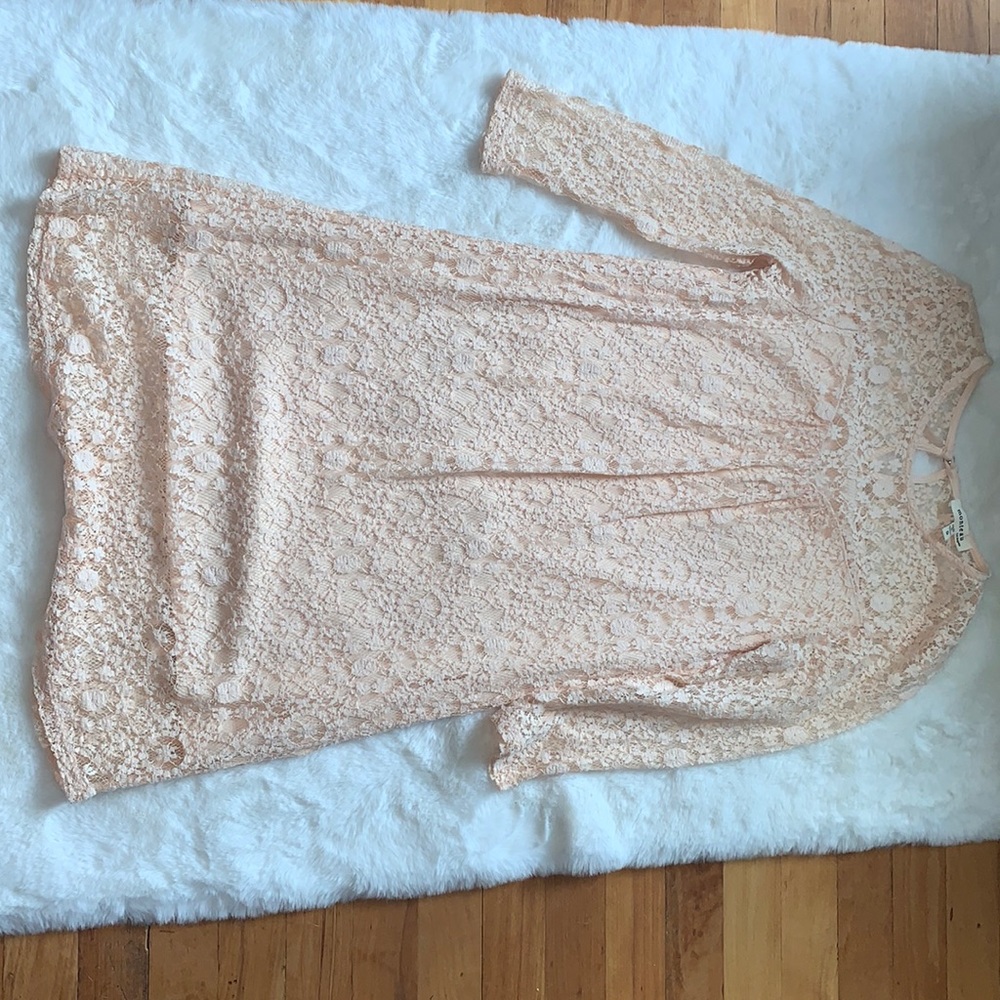 Pale pink 3/4 sleeve lace dress